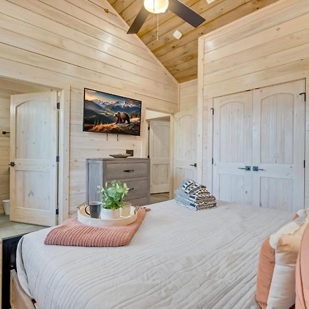 New Luxury Cabin With Indoor Pool, Hot Tub, & Theater Pigeon Forge Exterior foto