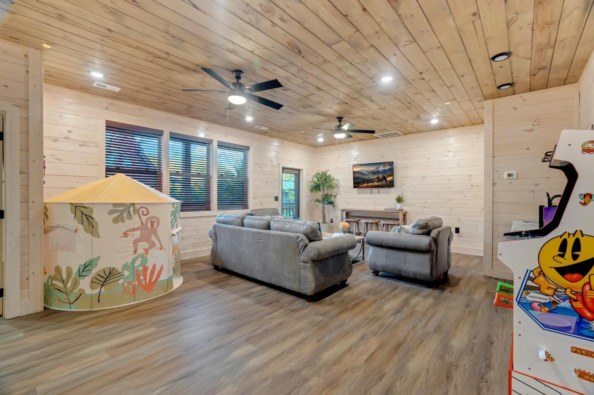 New Luxury Cabin With Indoor Pool, Hot Tub, & Theater Pigeon Forge Exterior foto